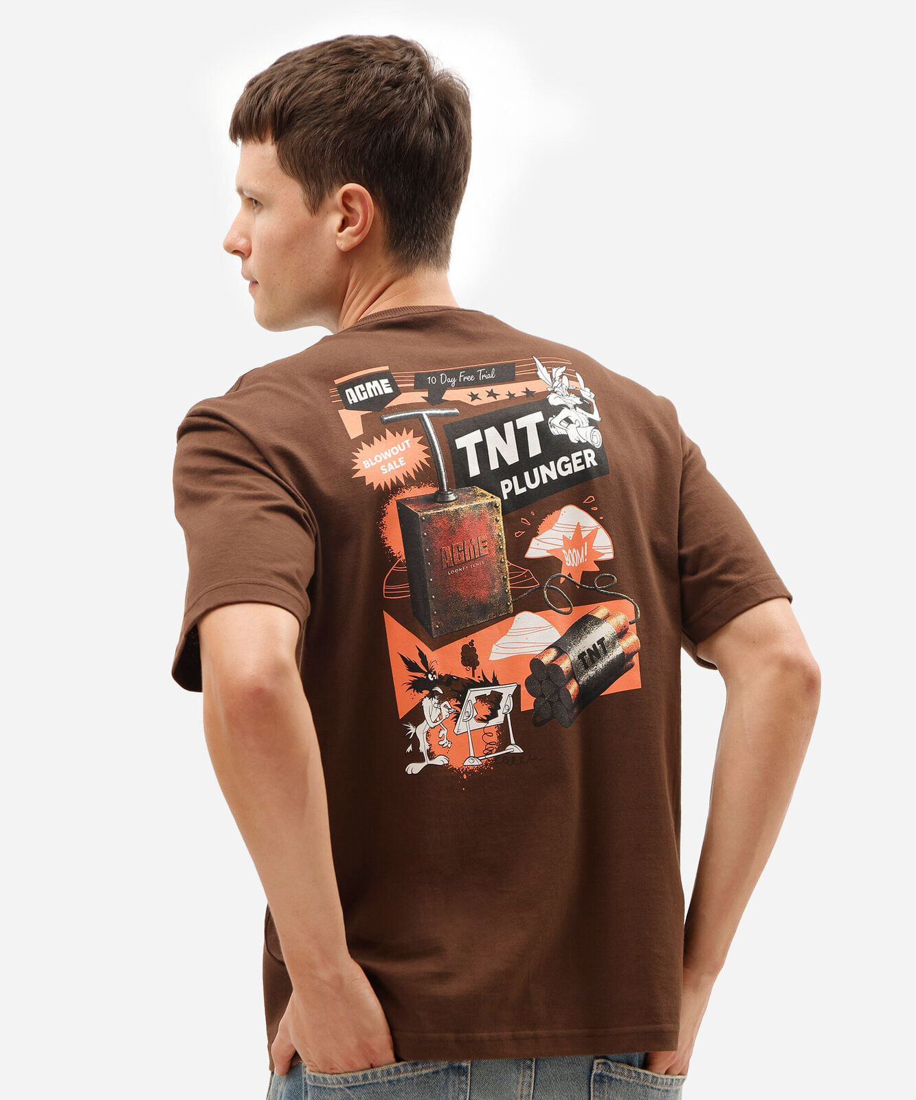 camiseta masculina de algodão manga curta estampada looney tunes marrom