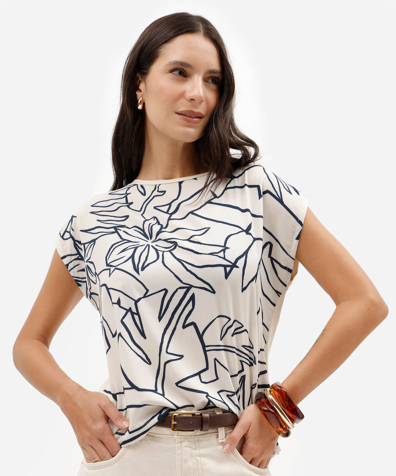 blusa feminina com viscose folhagens bege