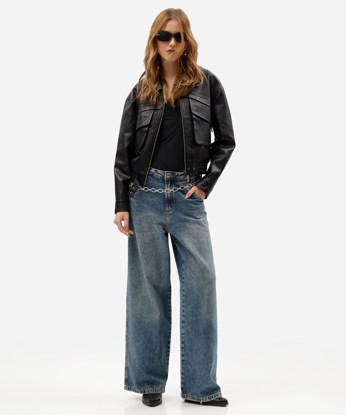 calça skater jeans cintura média gancho deslocado azul