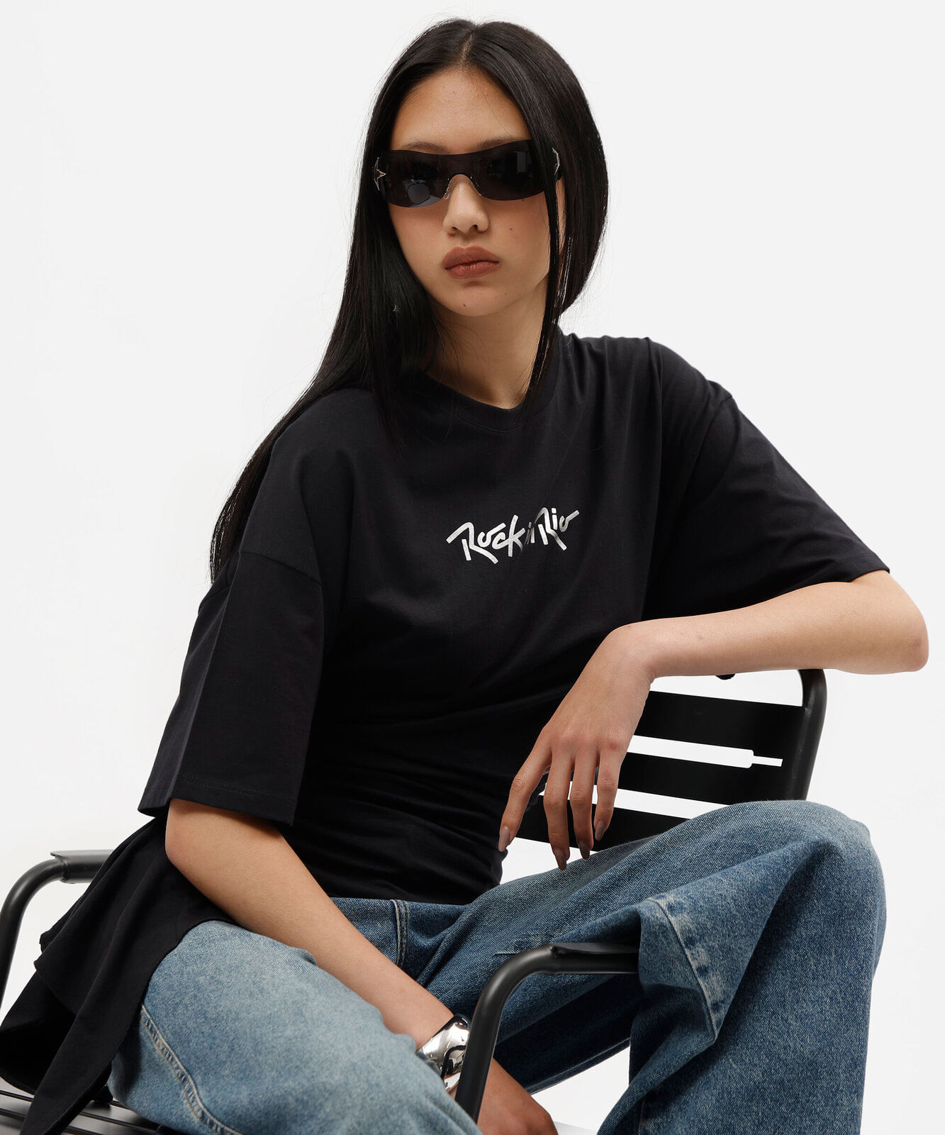 camiseta assimétrica feminina de algodão manga curta rock in rio preta