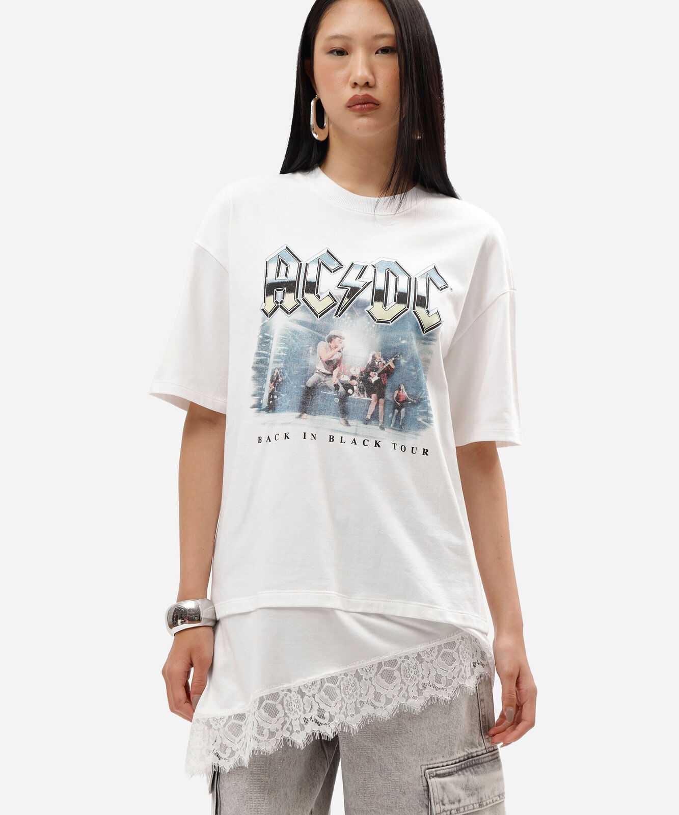 camiseta feminina de algodão manga curta com renda acdc off white