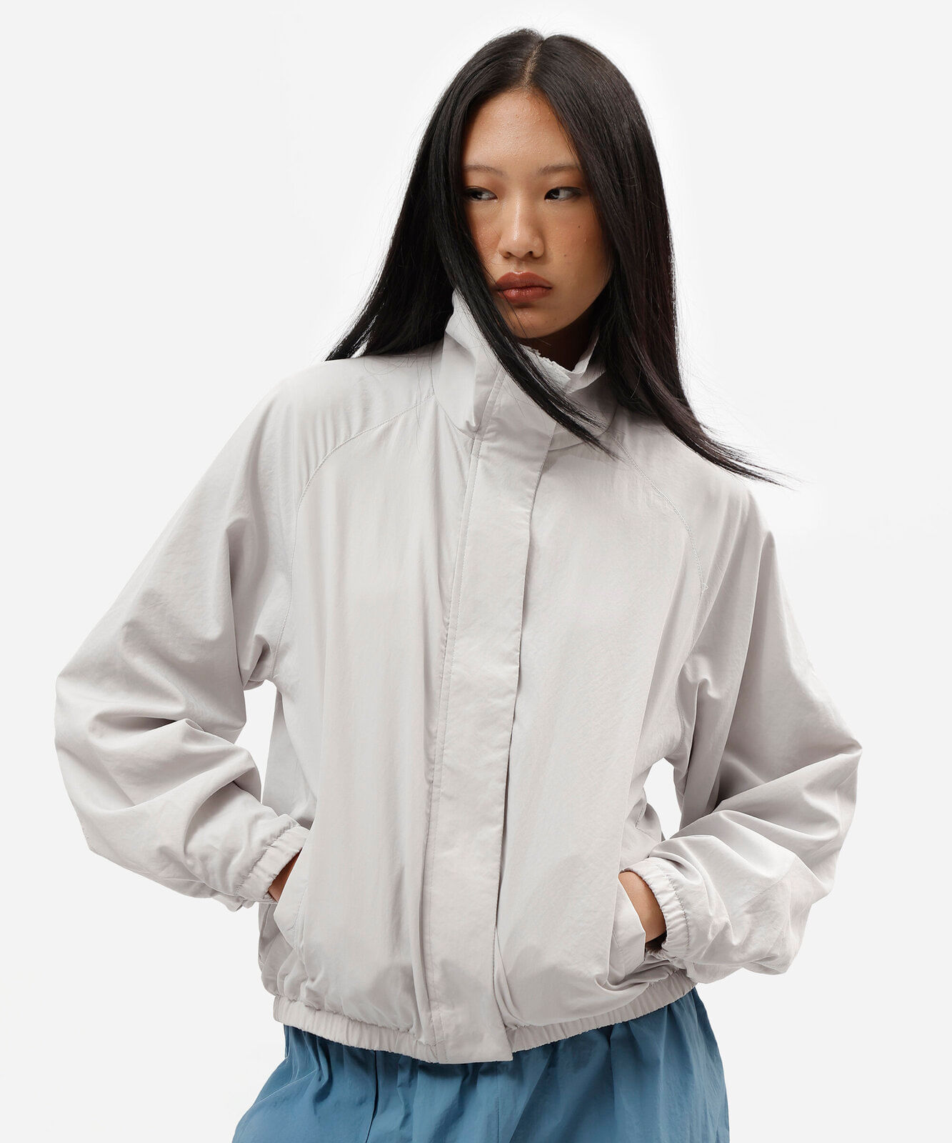 jaqueta bomber feminina gola funnel neck com bolsos cinza