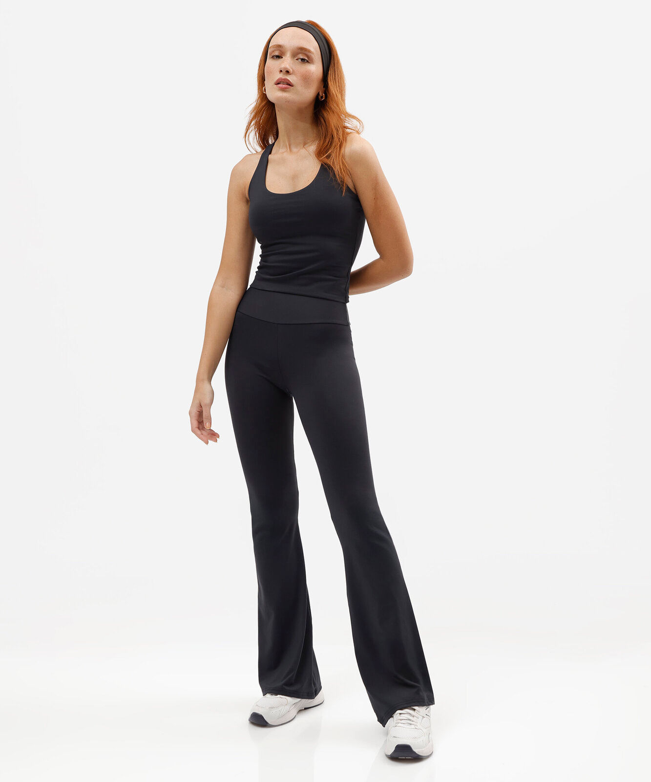 calça legging flare esportiva feminina de poliamida preta