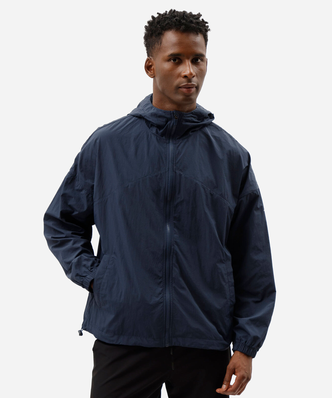 jaqueta esportiva masculina de poliamida com capuz - azul marinho