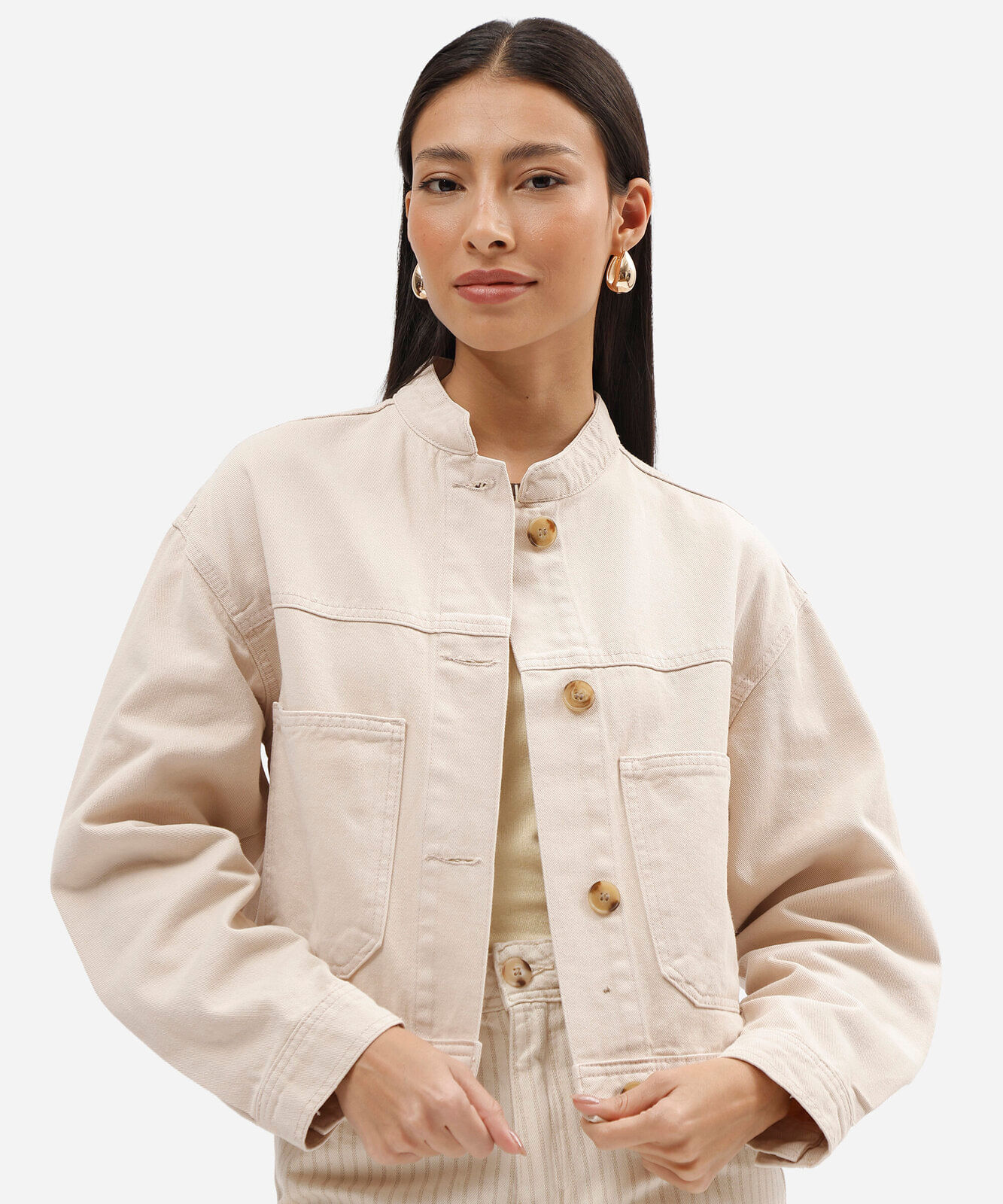 jaqueta feminina de sarja gola funnel neck com bolsos bege