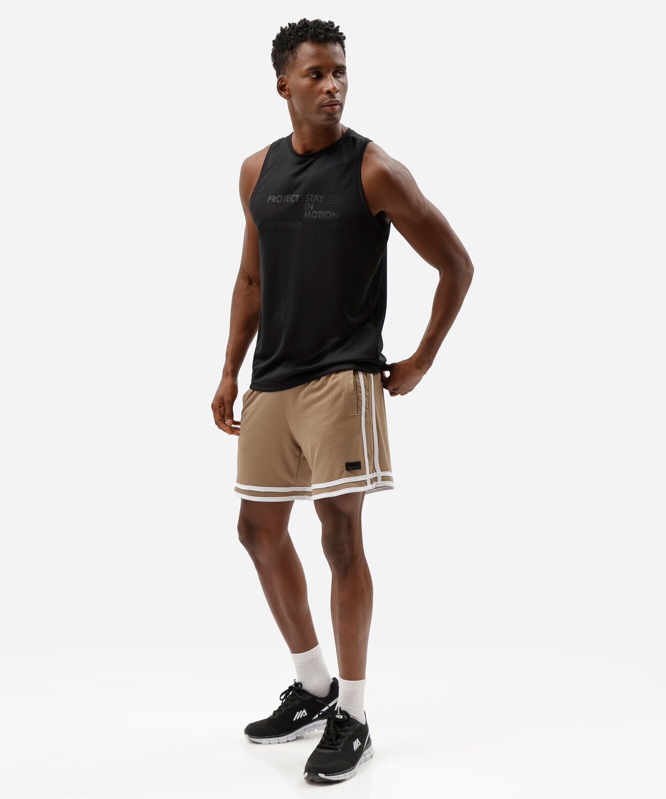 bermuda esportiva masculina com listras bege