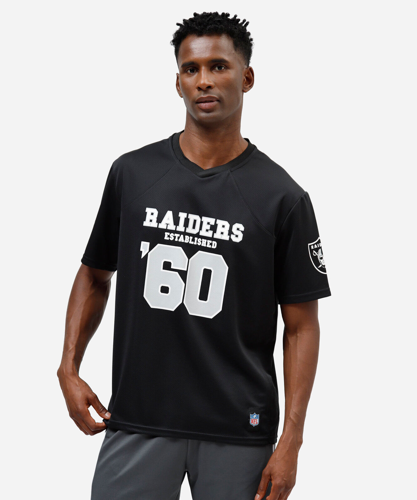 camiseta masculina gola v manga curta raiders nfl preta