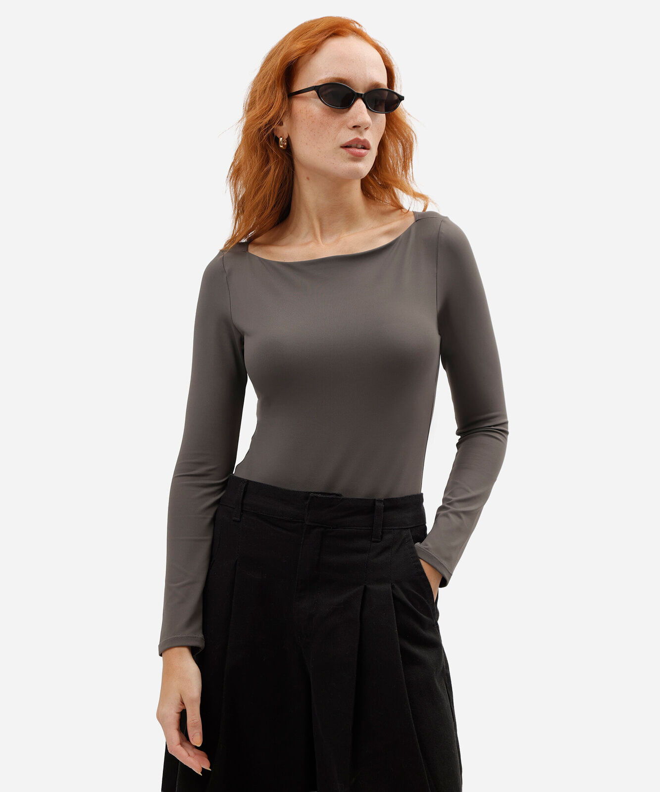body feminino de poliamida decote canoa manga longa cinza