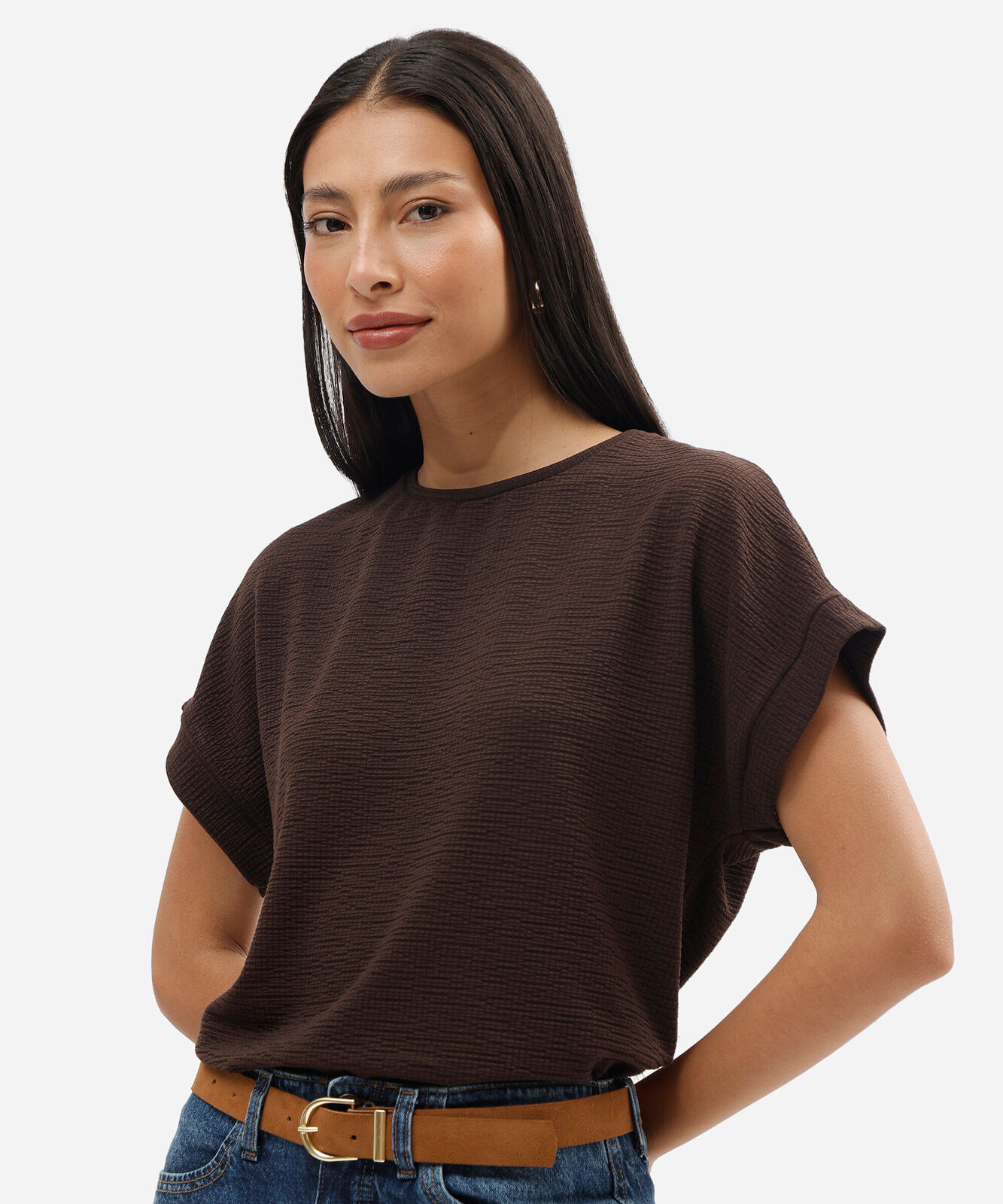 blusa feminina texturizada manga curta marrom