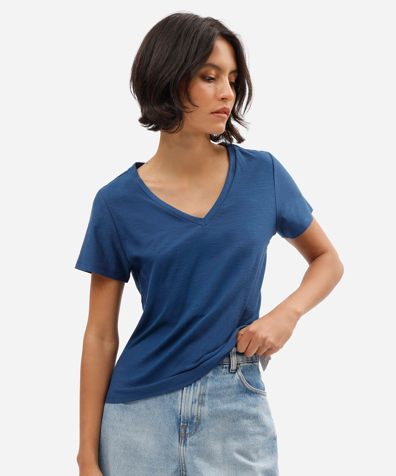 blusa básica feminina de algodão peruano manga curta decote v azul