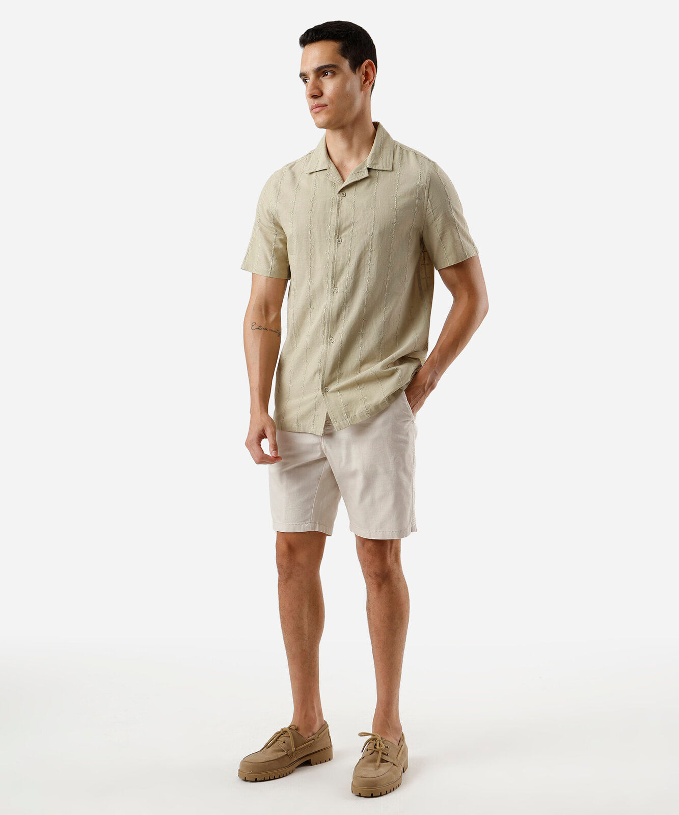 bermuda masculina com cordão bege