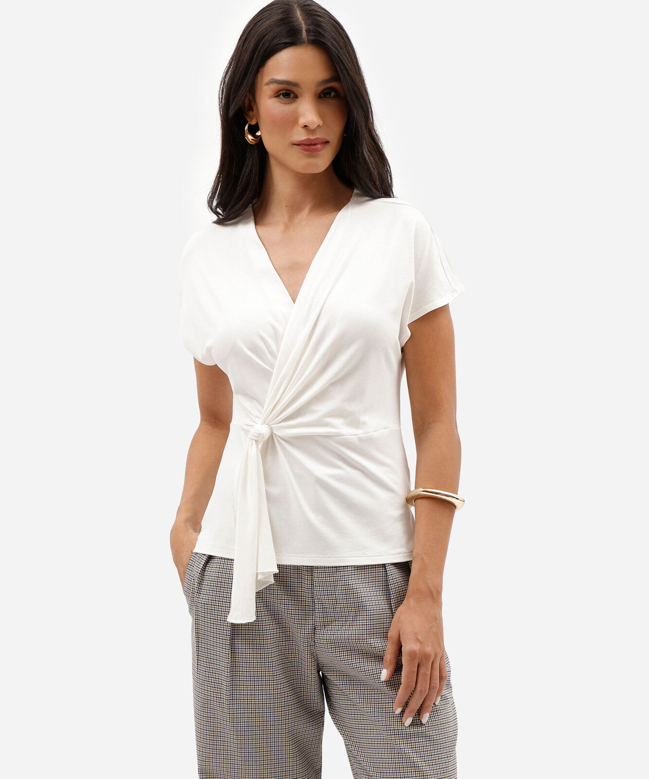 blusa feminina de viscose decote v com transpasse manga curta off white