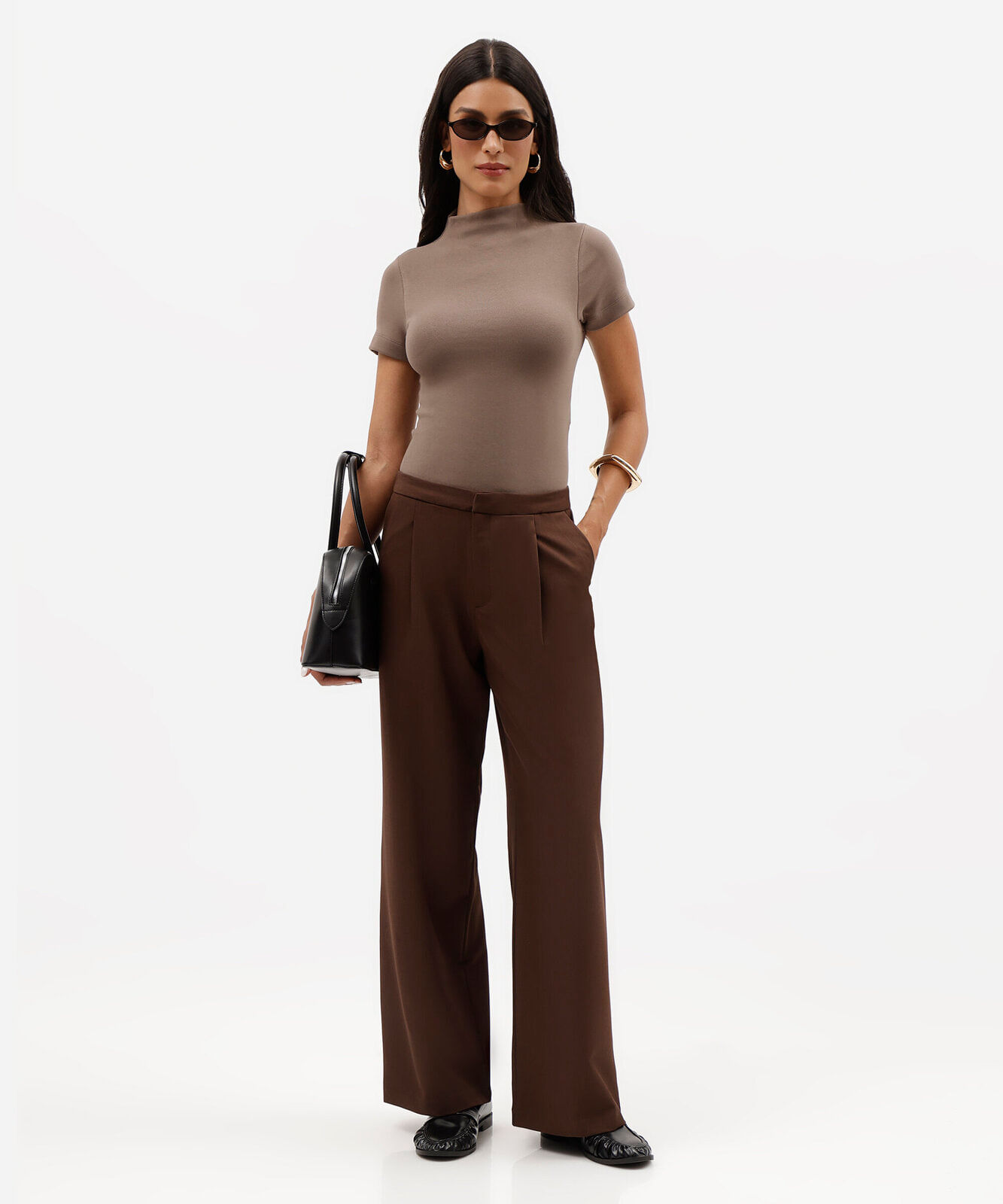 calça wide leg feminina de alfaiataria com pregas marrom