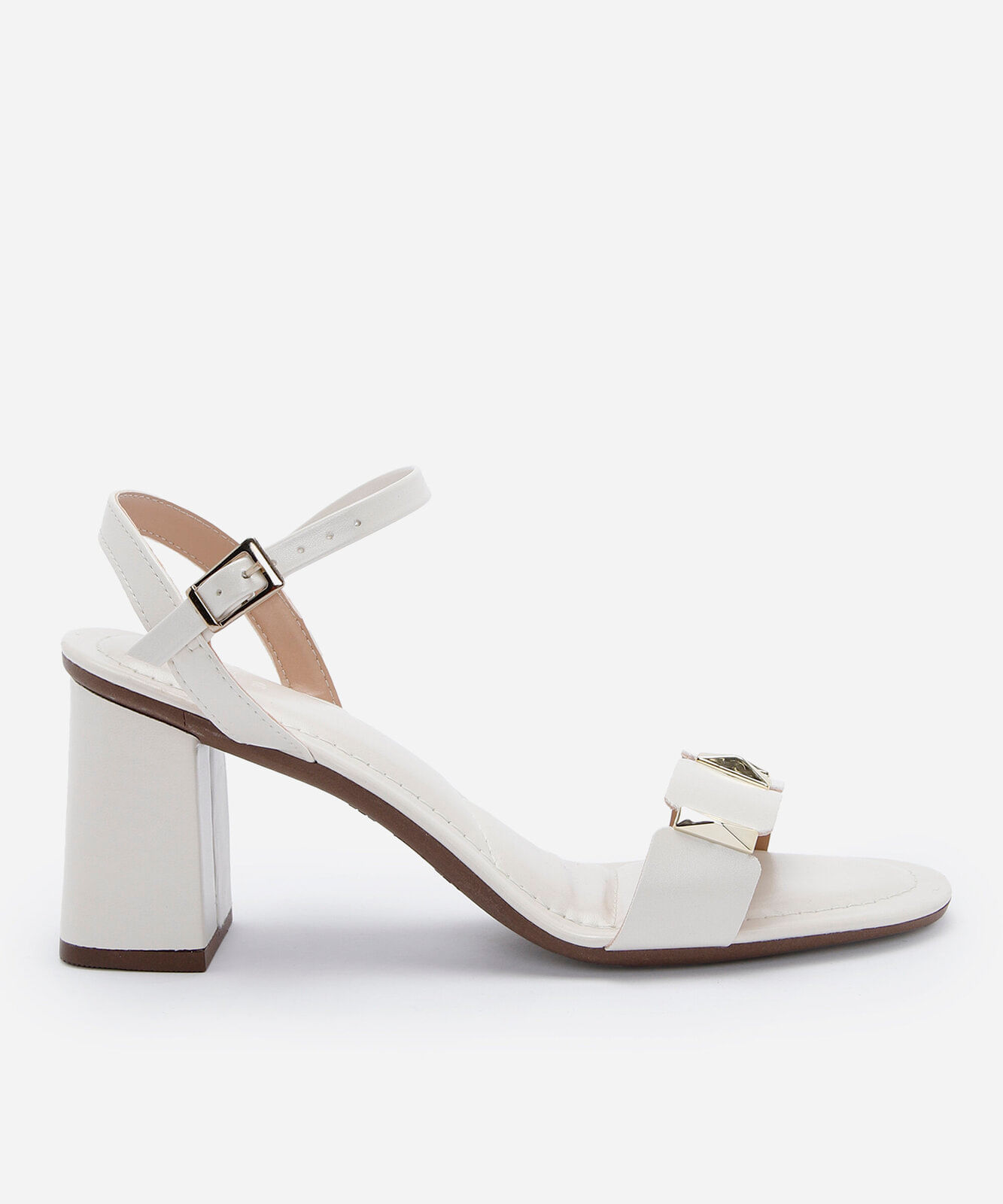 sandália feminina salto grosso com tachas off white