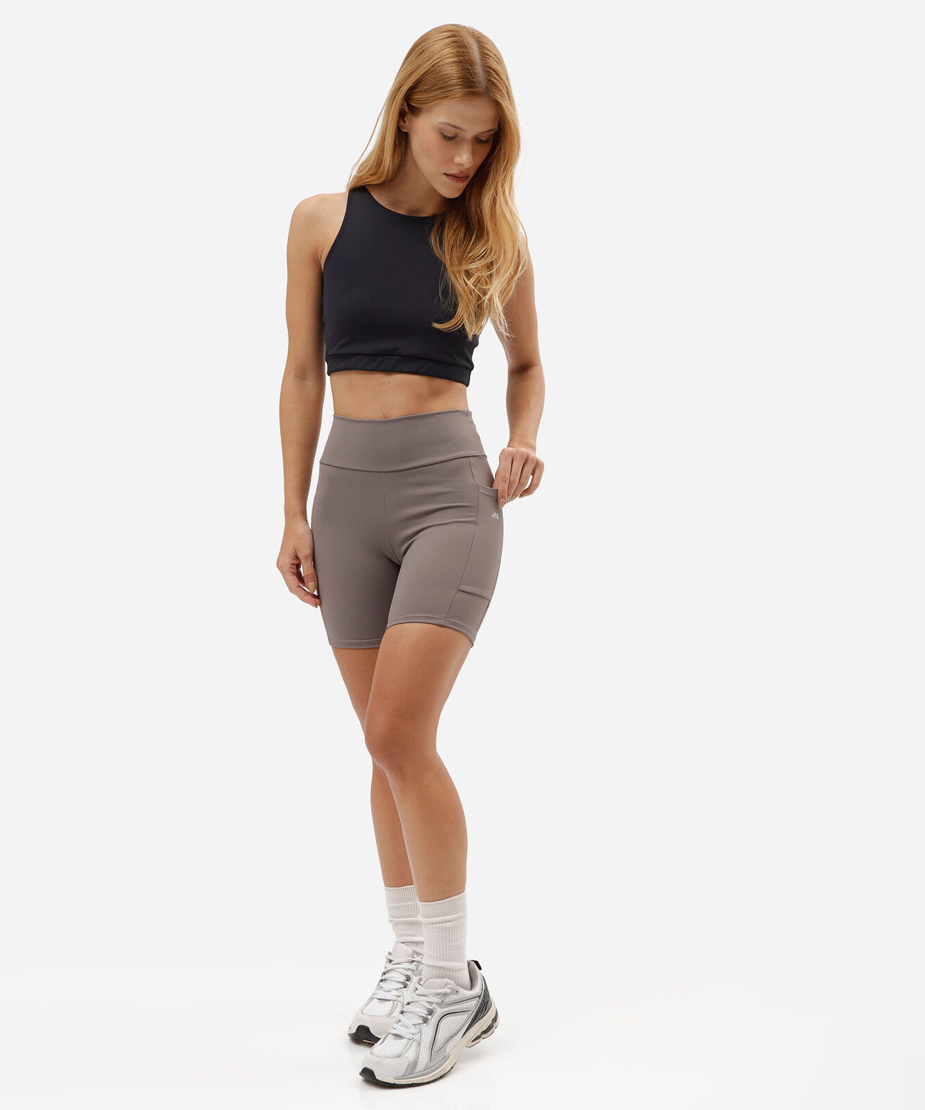 bermuda feminina com bolso esportiva cinza