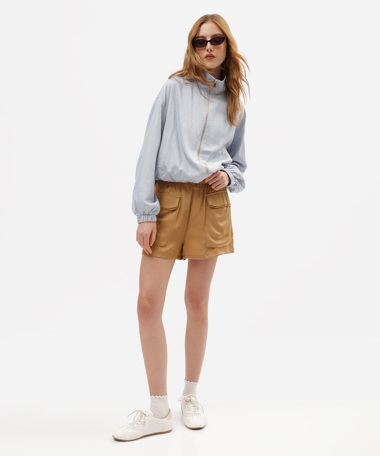 short cargo feminino com viscose cós elástico bege