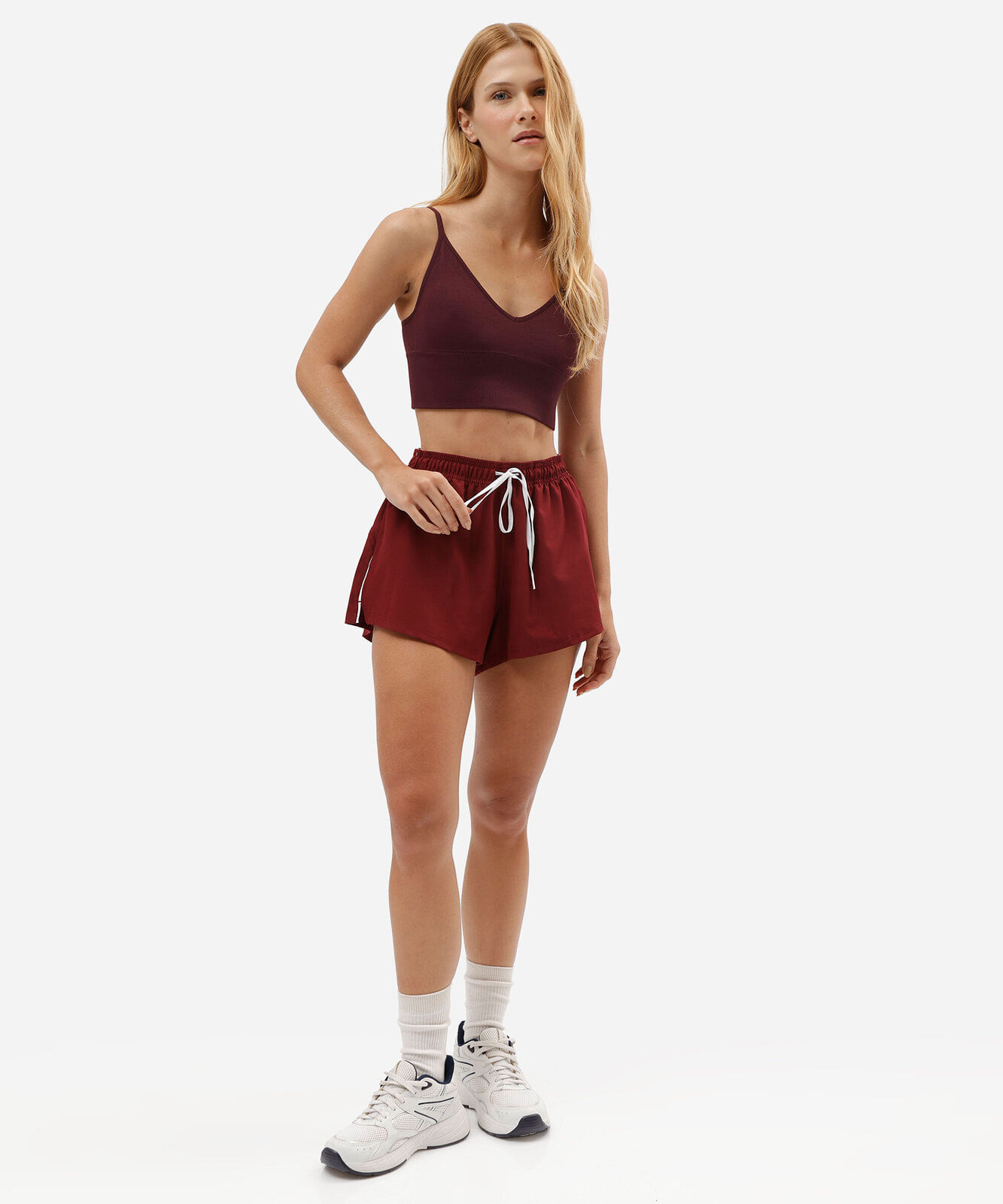 short esportivo feminino com nervura vinho