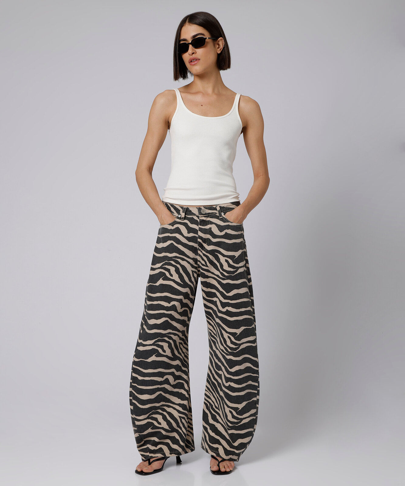 calça barrel feminina de sarja animal print mindset colorida
