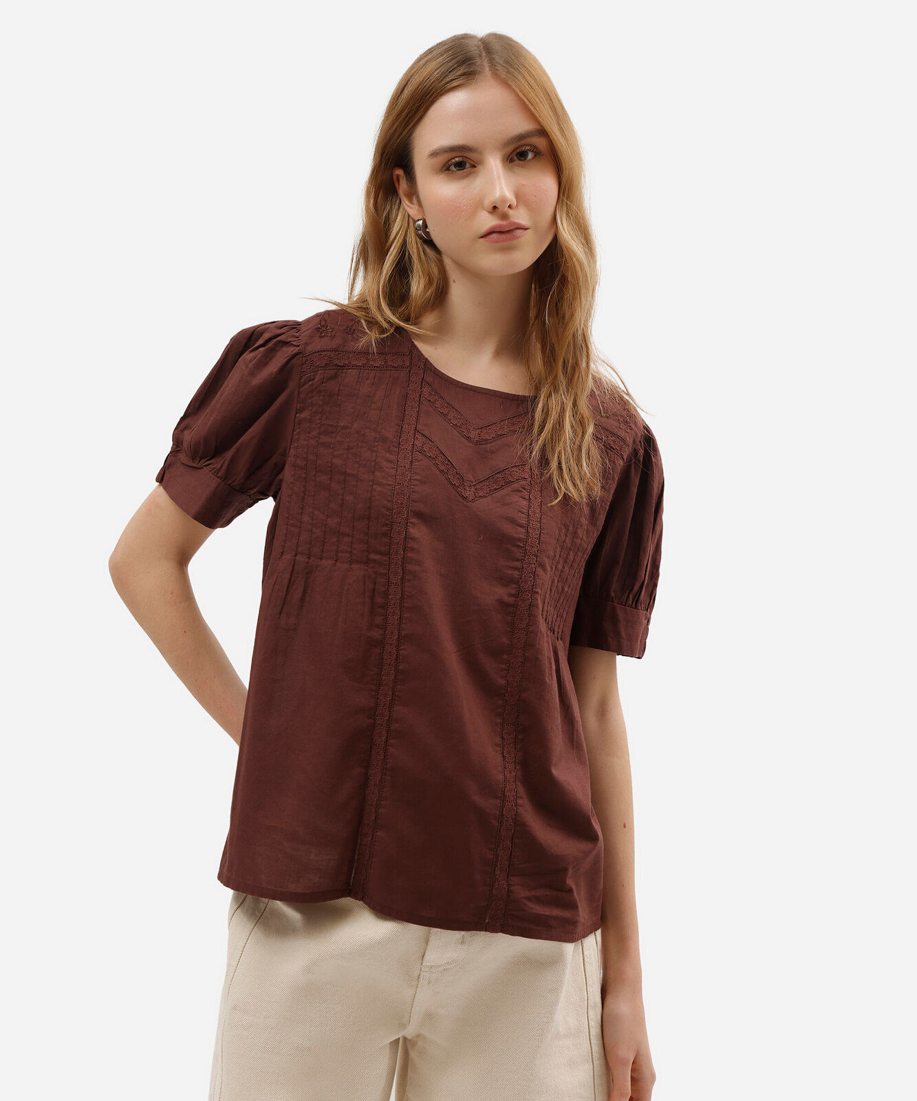 blusa feminina de algodão manga bufante com renda marrom