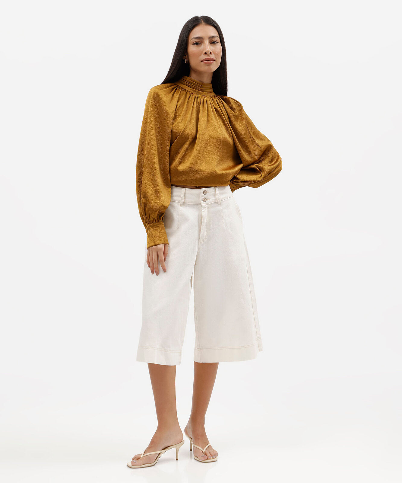 bermuda jorts feminina de sarja com pregas off white