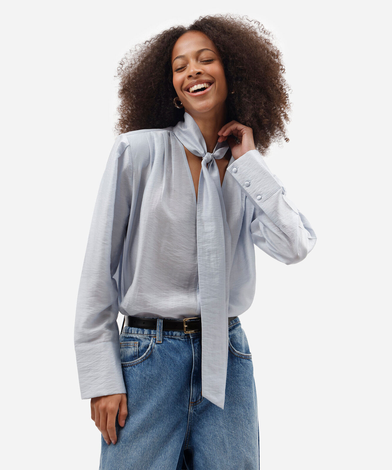 blusa feminina com liocel gola laço manga longa texturizada azul