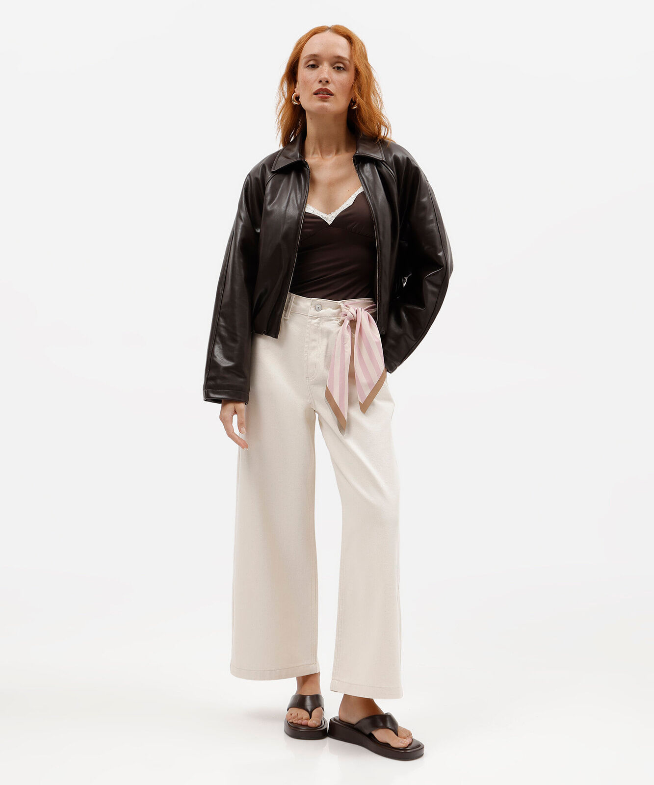 calça wide leg cropped feminina de sarja bege