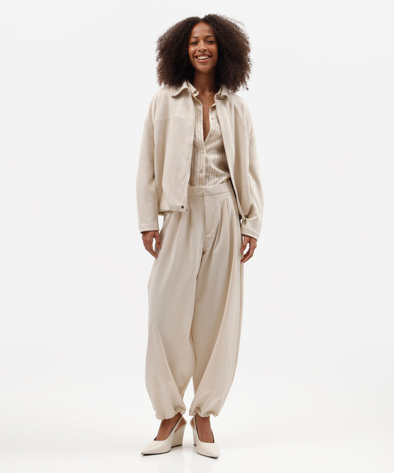 calça aladim feminina com pregas cintura alta off white