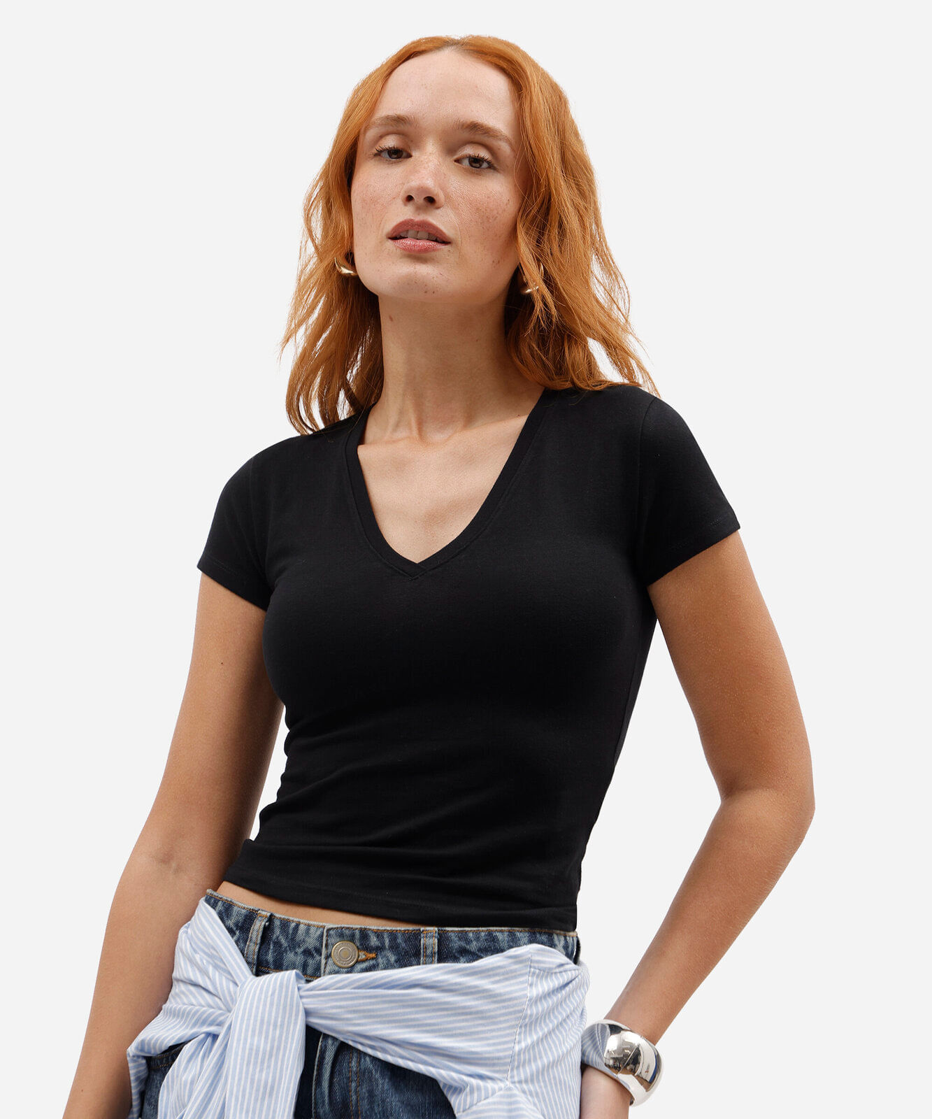 camiseta básica feminina de algodão com decote v preta