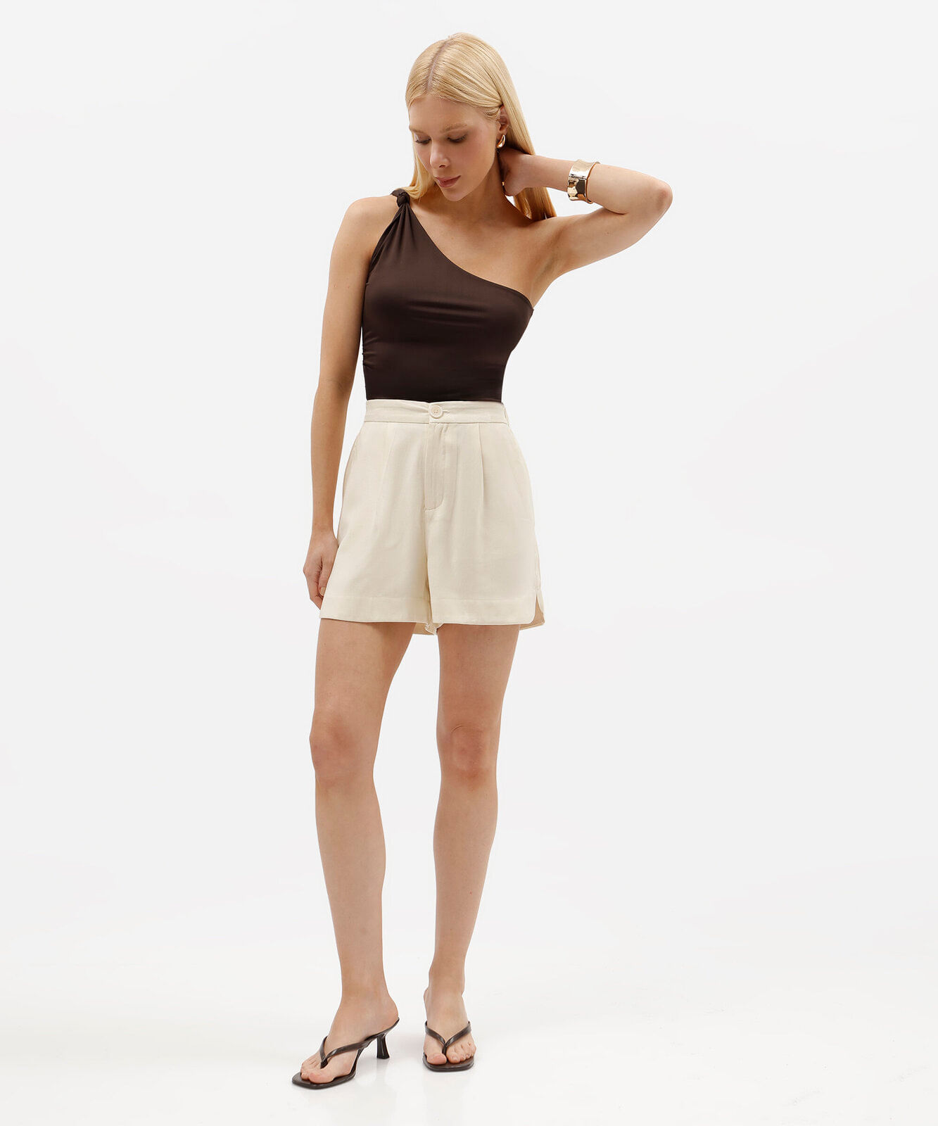 short alfaiataria de viscose cintura alta amarelo