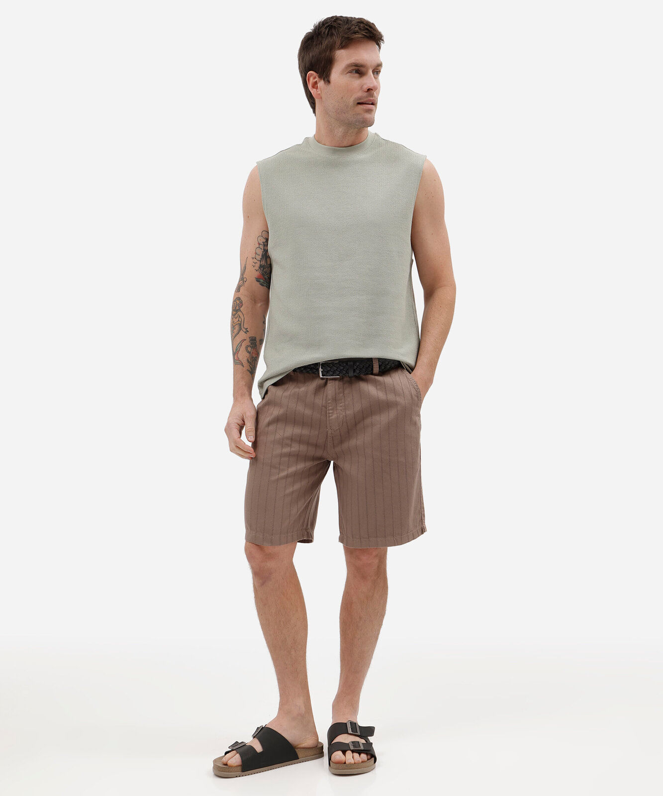 bermuda masculina de sarja listrada marrom