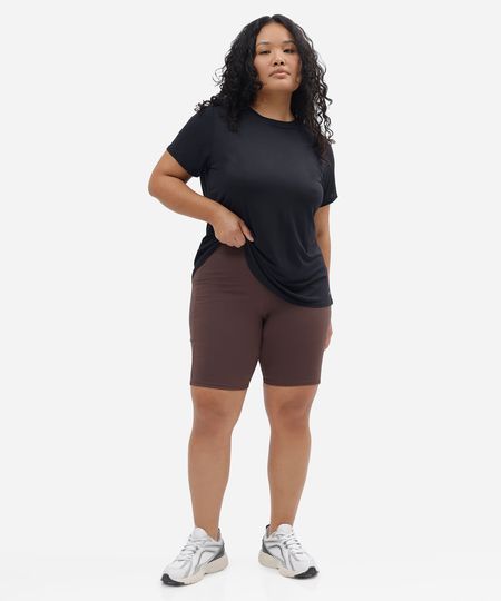 bermuda esportiva feminina plus size com bolsos em poliamida marrom GG1
