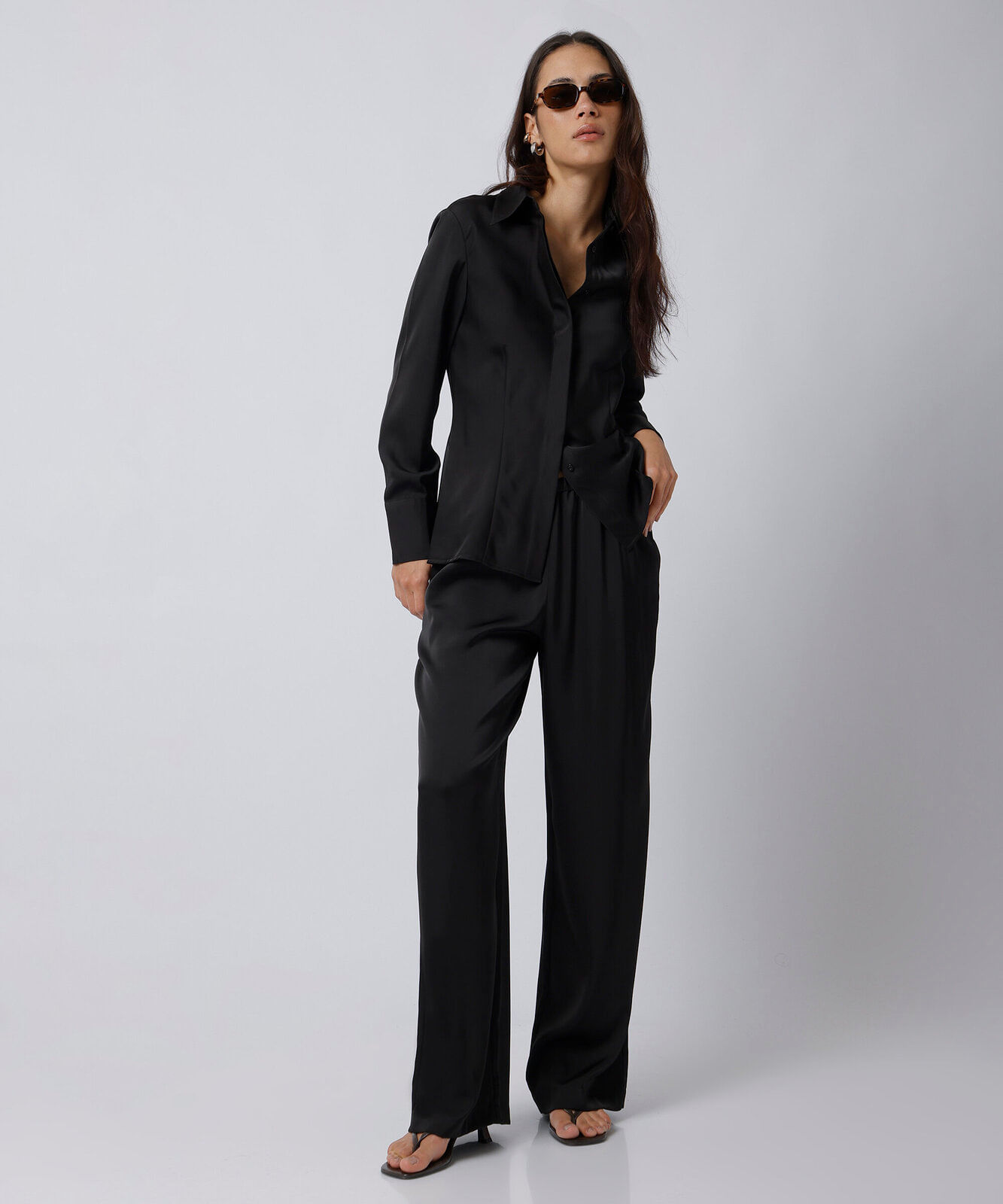 calça reta feminina cós elástico acetinada mindset preta