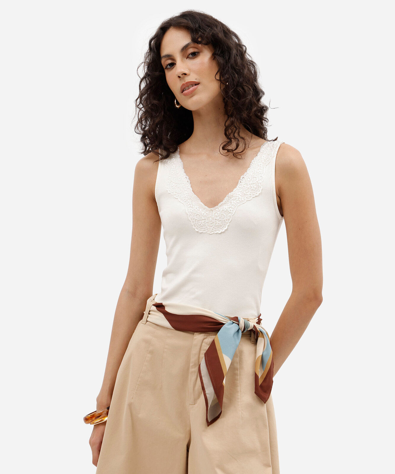 regata feminina de algodão devote v com renda off white