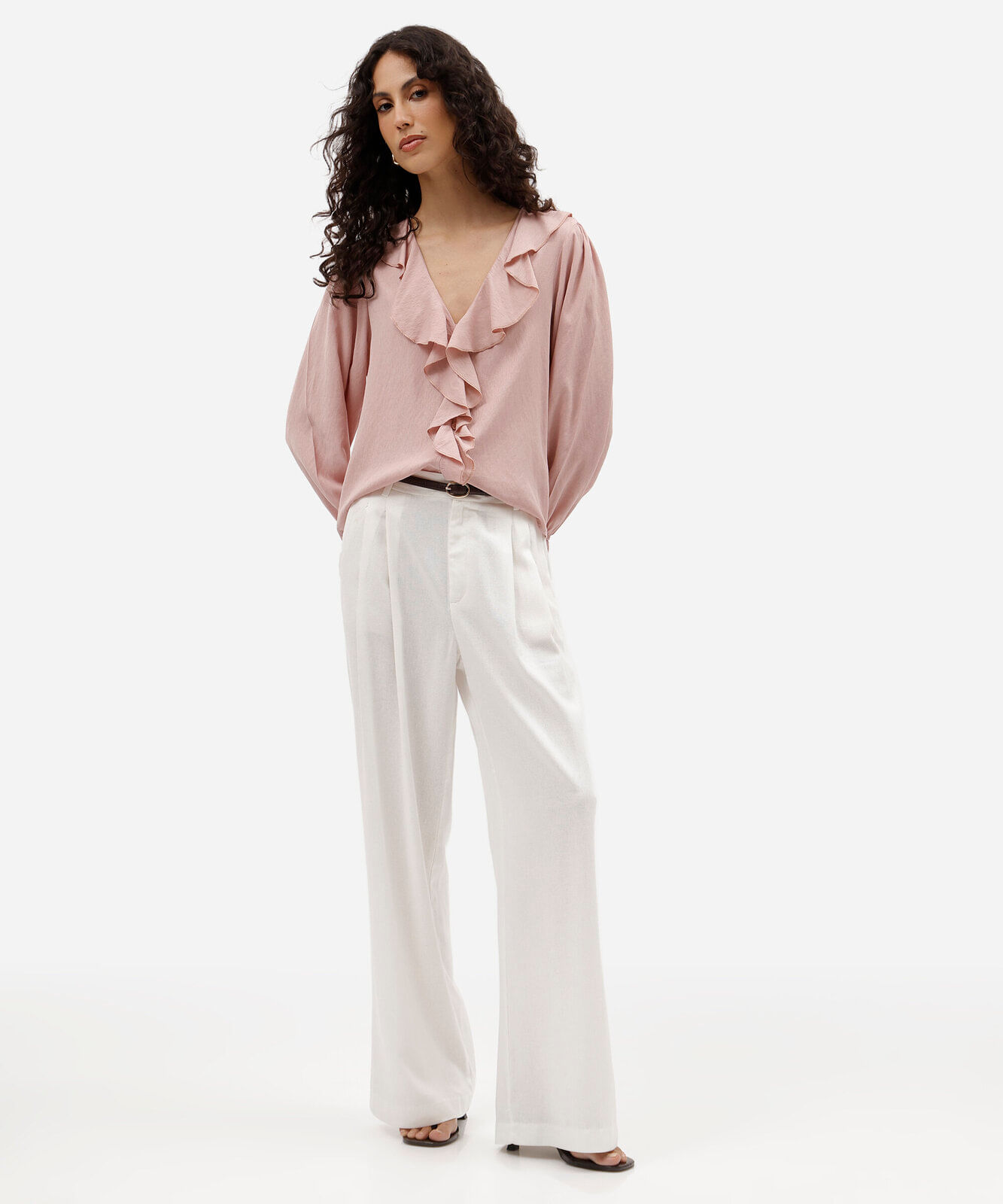 calça wide leg de alfaiataria feminina com linho e pregas off white