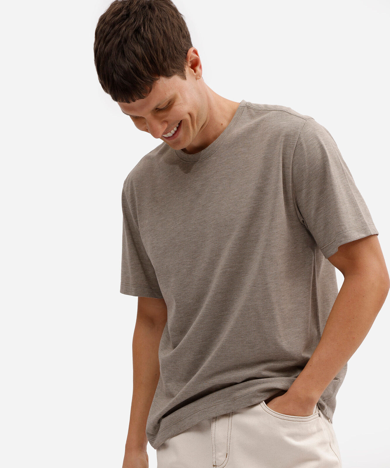 camiseta masculina comfort listrada em algodão texturizada bege