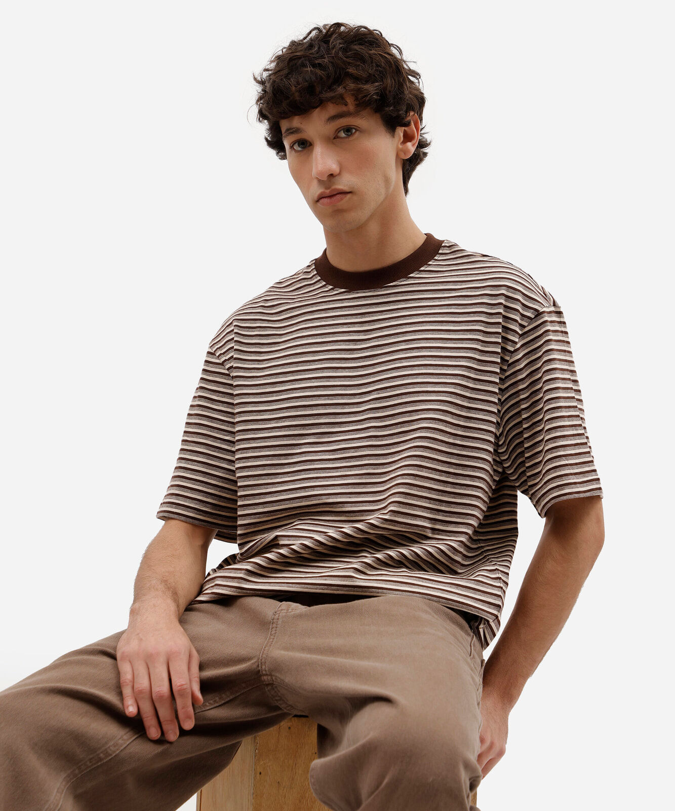 camiseta masculina de algodão manga curta listrada marrom