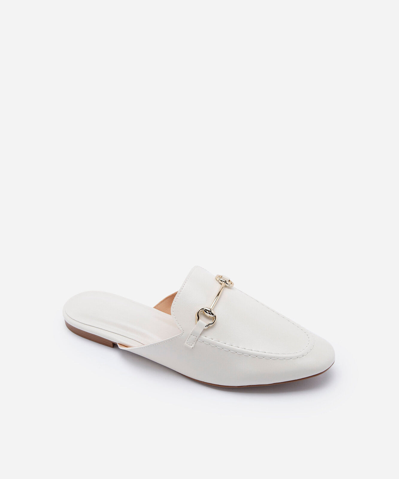 mule feminino flat com detalhe metálico off white