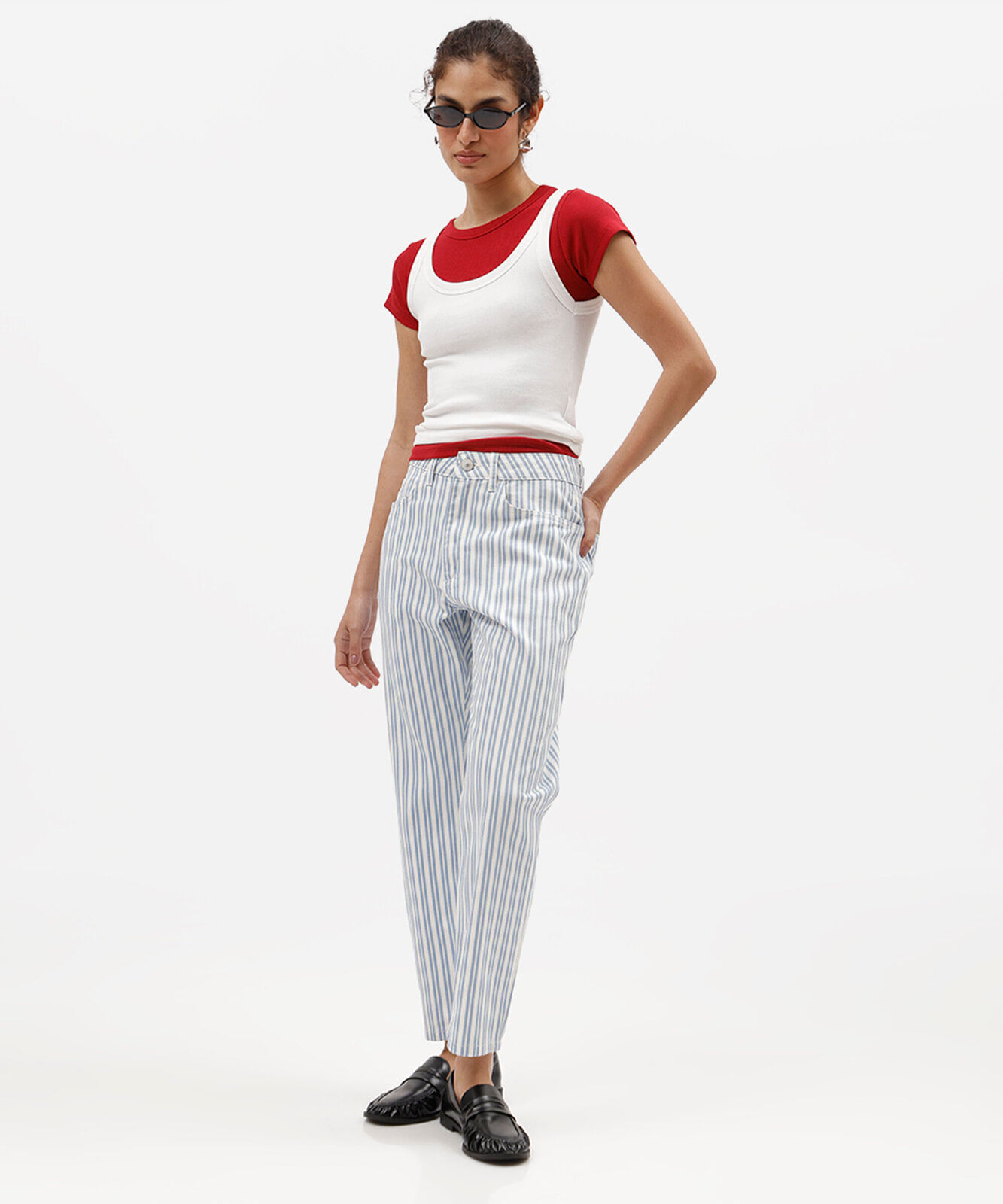 calça mom feminina de sarja cintura alta listrada off white