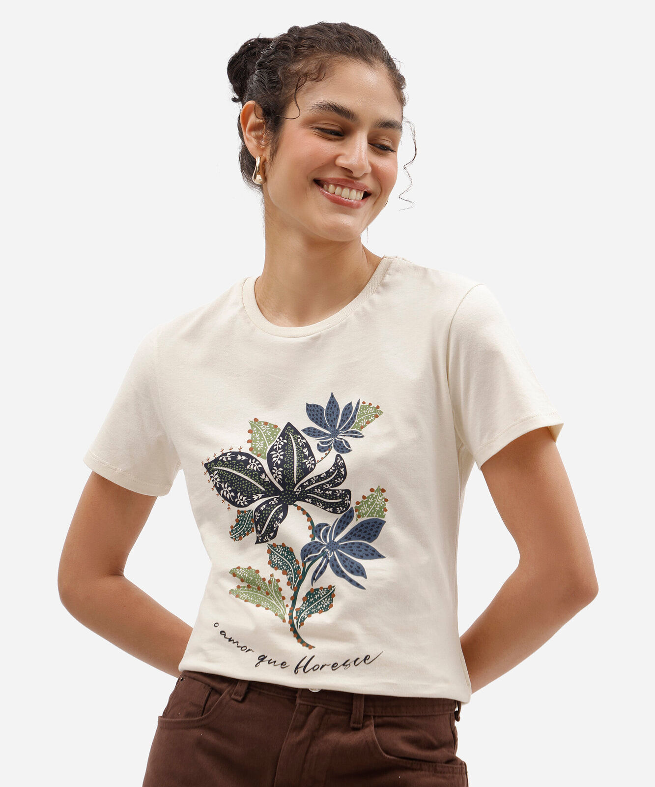 camiseta slim feminina de algodão manga curta floral bege
