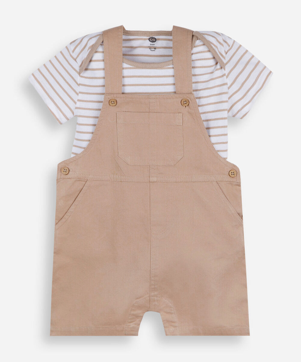 jardineira infantil de sarja com camiseta listrada marrom