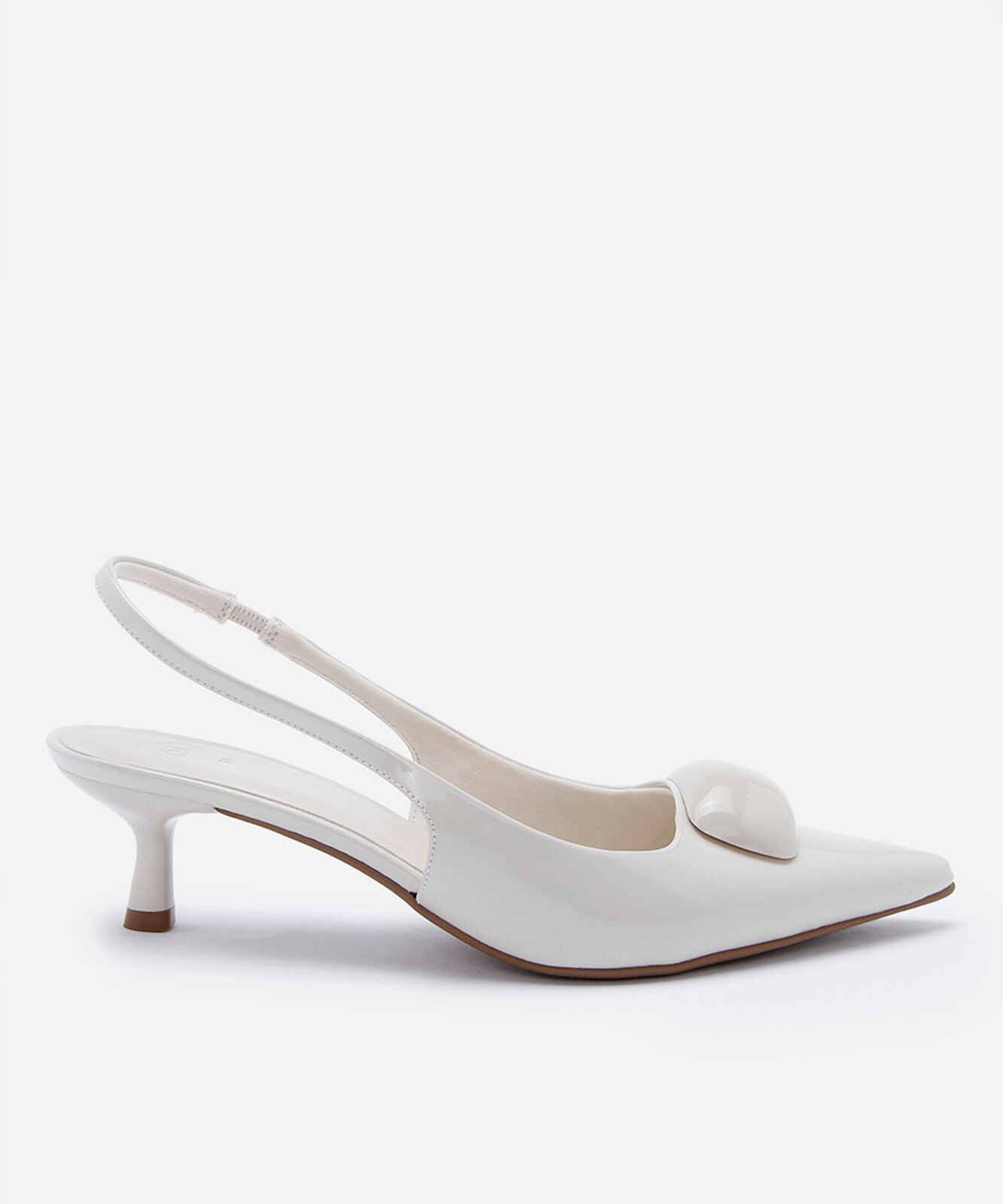 scarpin bico fino feminino salto fino off white