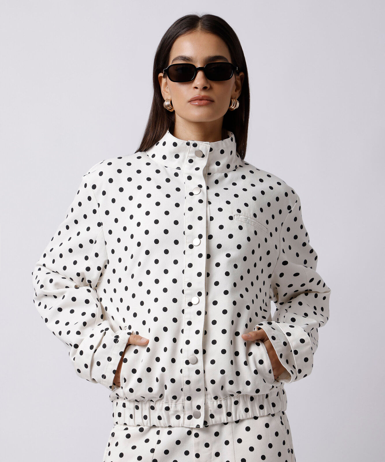 jaqueta feminina de sarja gola funnel neck poá mindset off white