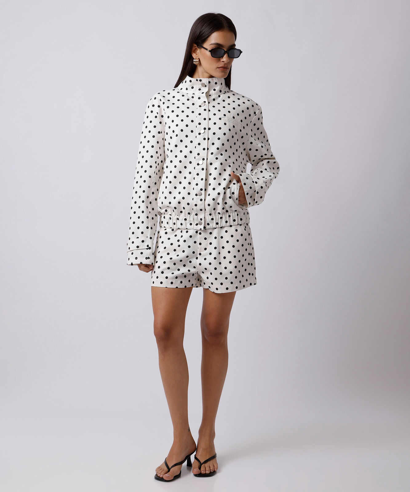 short feminino de sarja poá mindset off white