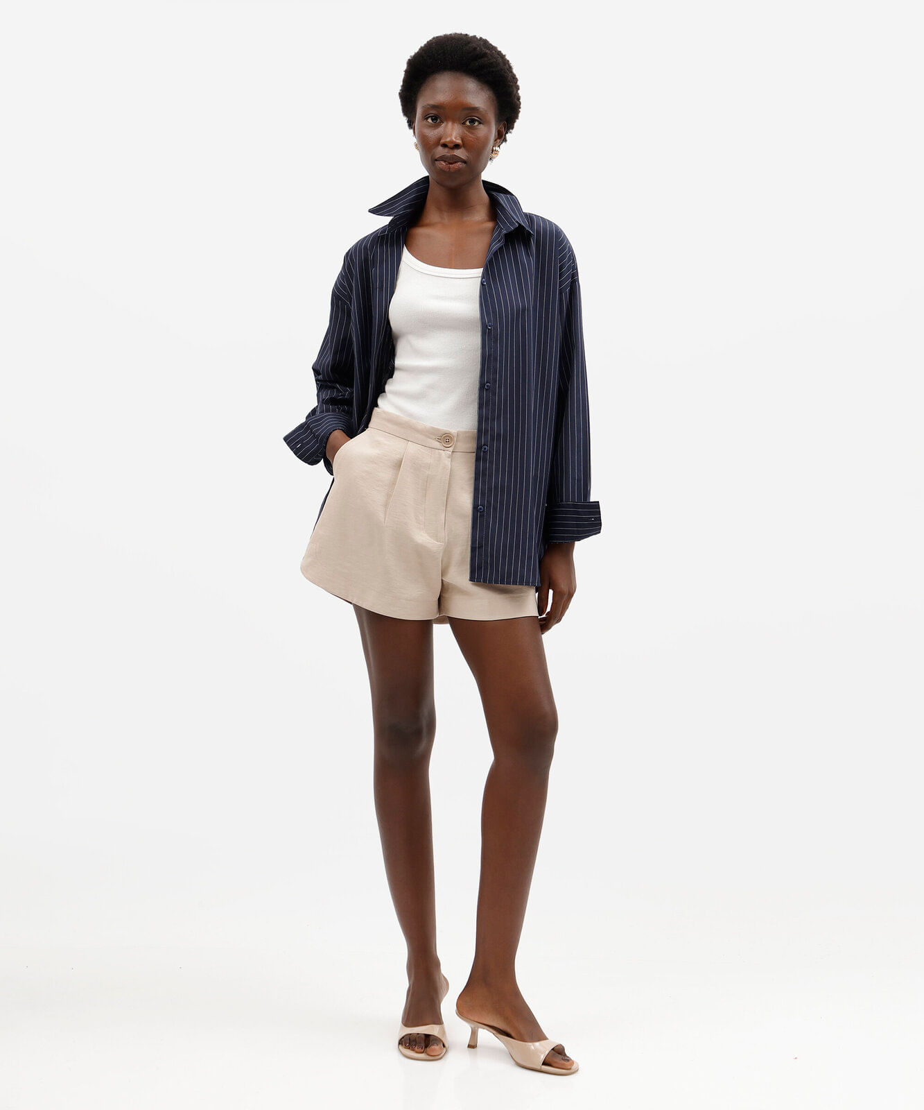 short de alfaiataria feminino com viscose cós elástico bege