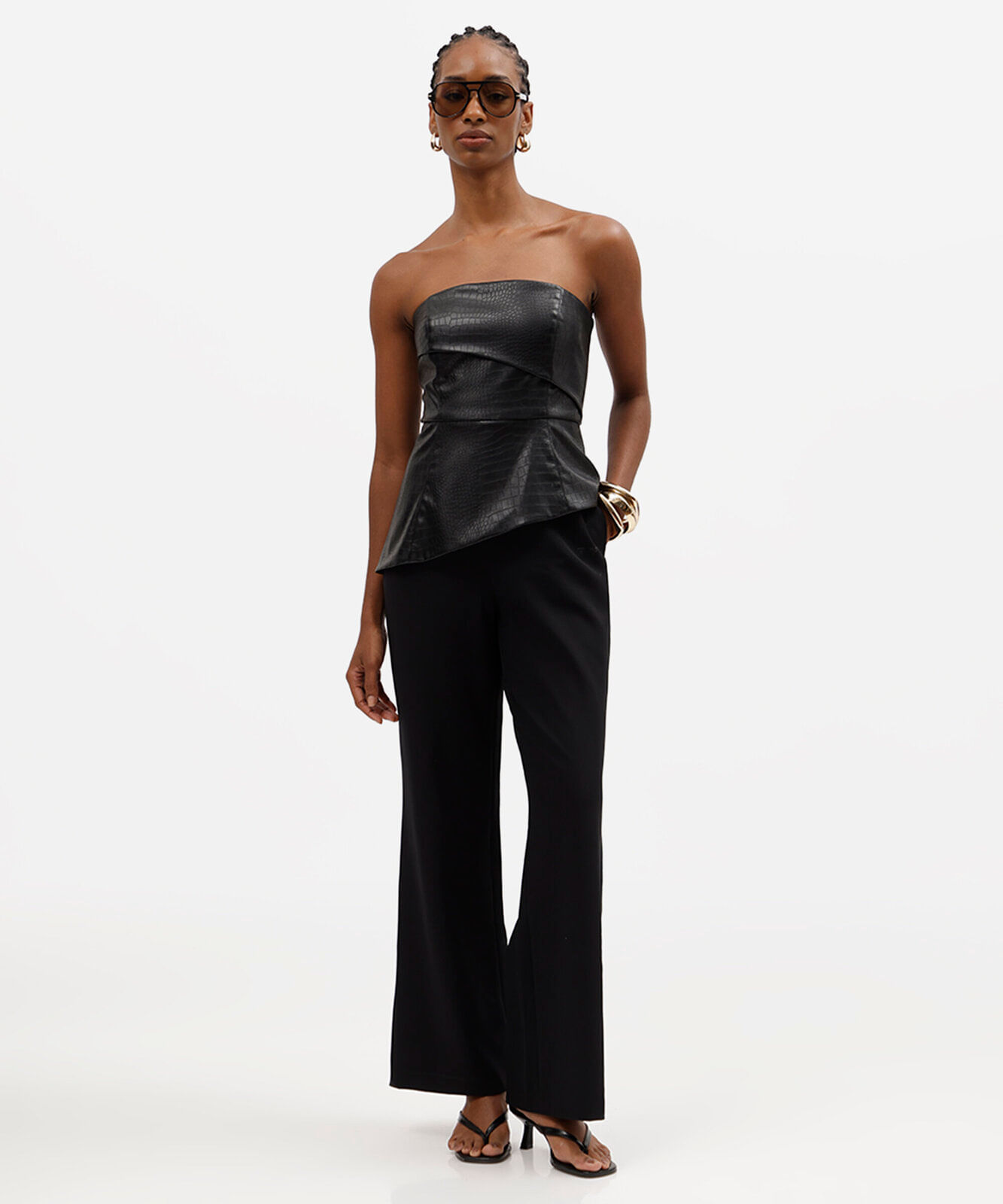 macacão flare feminino sem alças croco preto