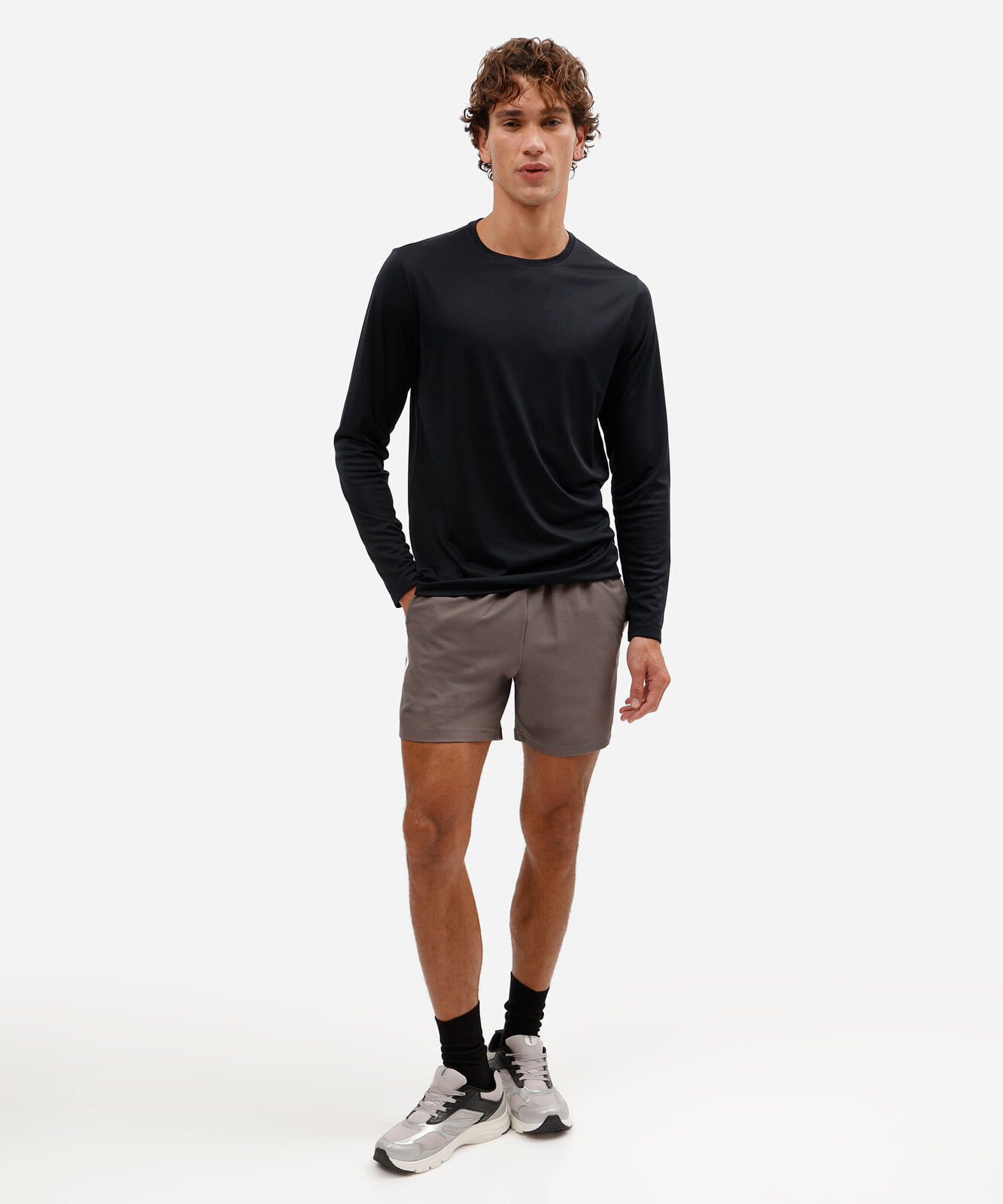 short esportivo masculino com faixa lateral cinza