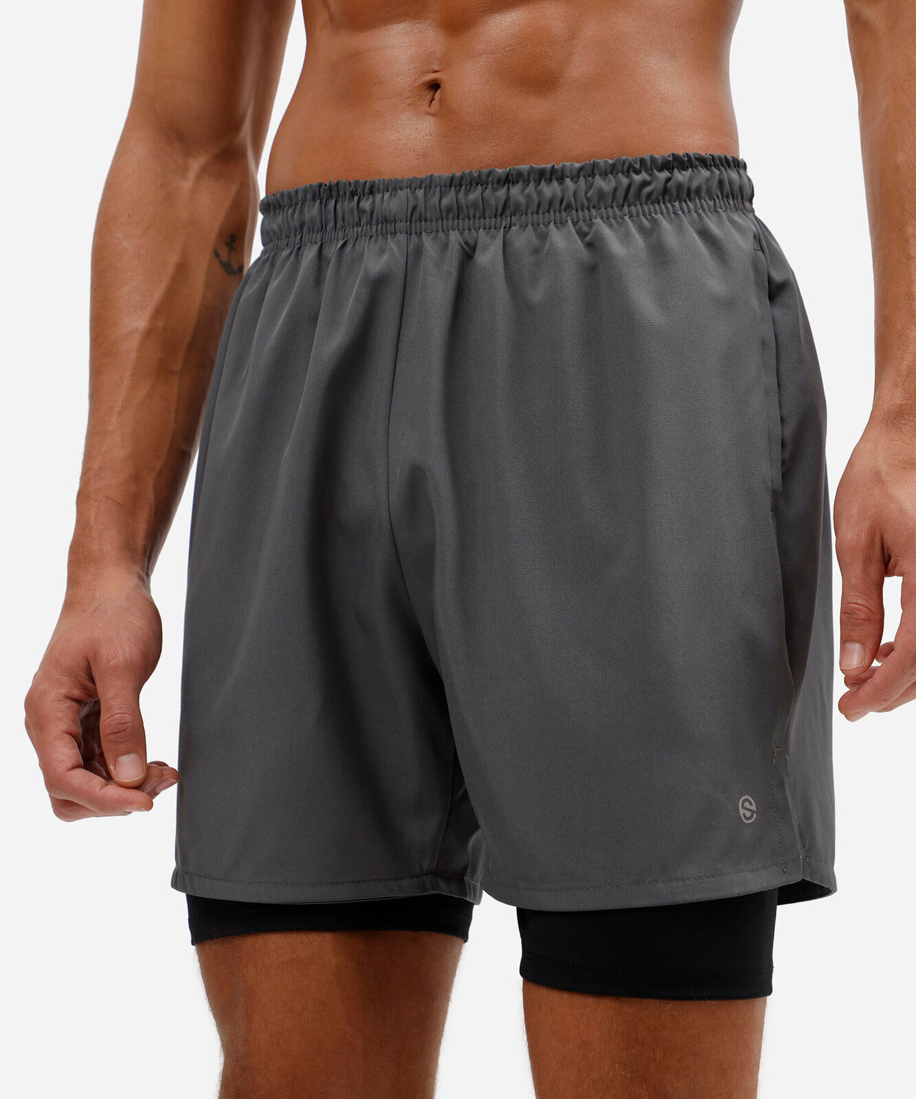 short esportivo masculino de corrida em tecido flexível cinza