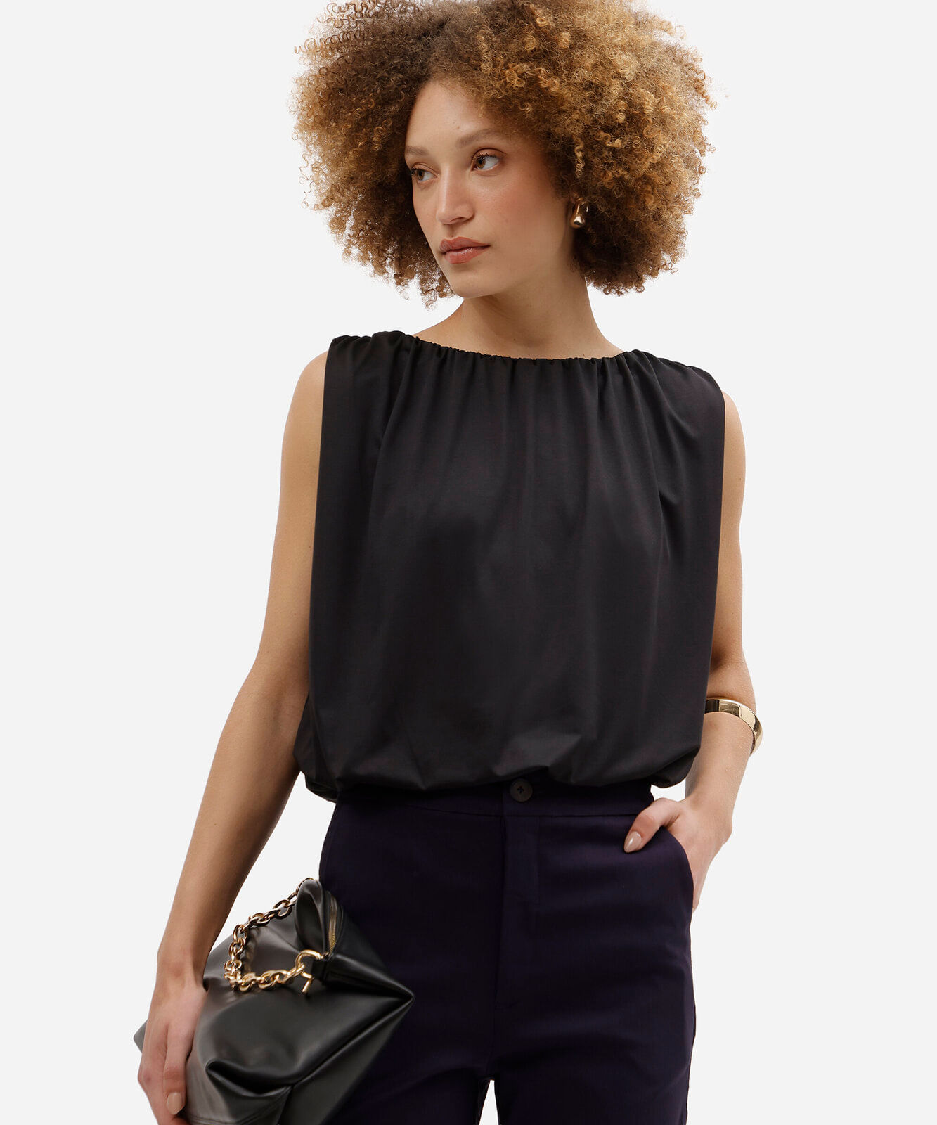 blusa feminina balonê de malha com decote redondo preta