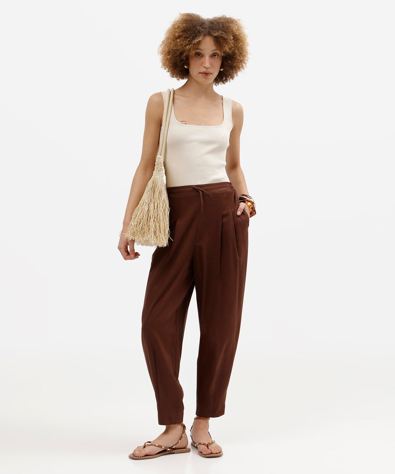 calça balloon feminina com linho e pregas marrom