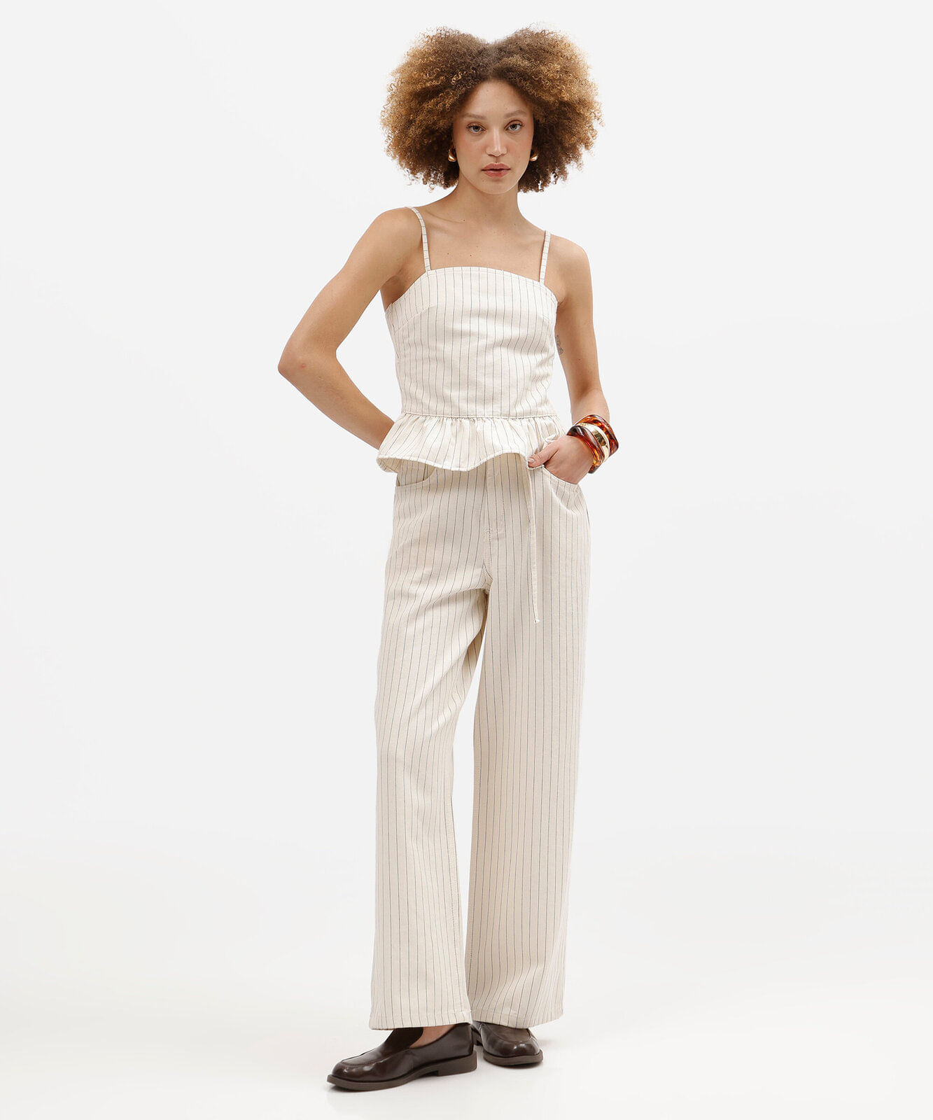 calça estilo pijama feminina de sarja com cordão listrada bege